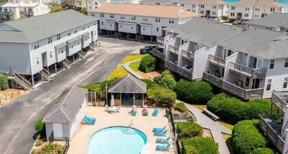 Snow Birds!! Private Beach Access-3-Bedroom w/ Ocean Views & Pool