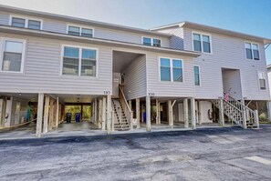 Exterior - 3 Bedroom. Ocean views. Pool (Surf City)