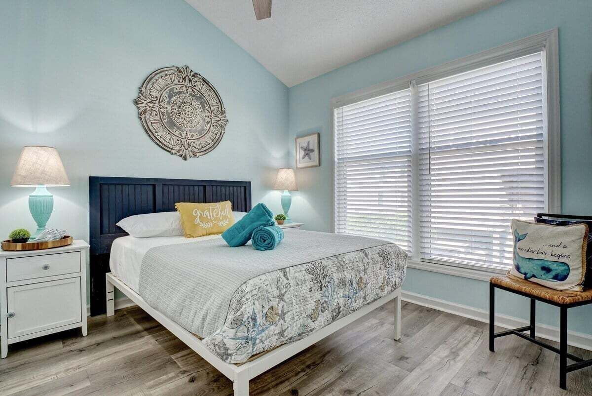 3 bedrooms, iron/ironing board, WiFi (free), bed sheets
