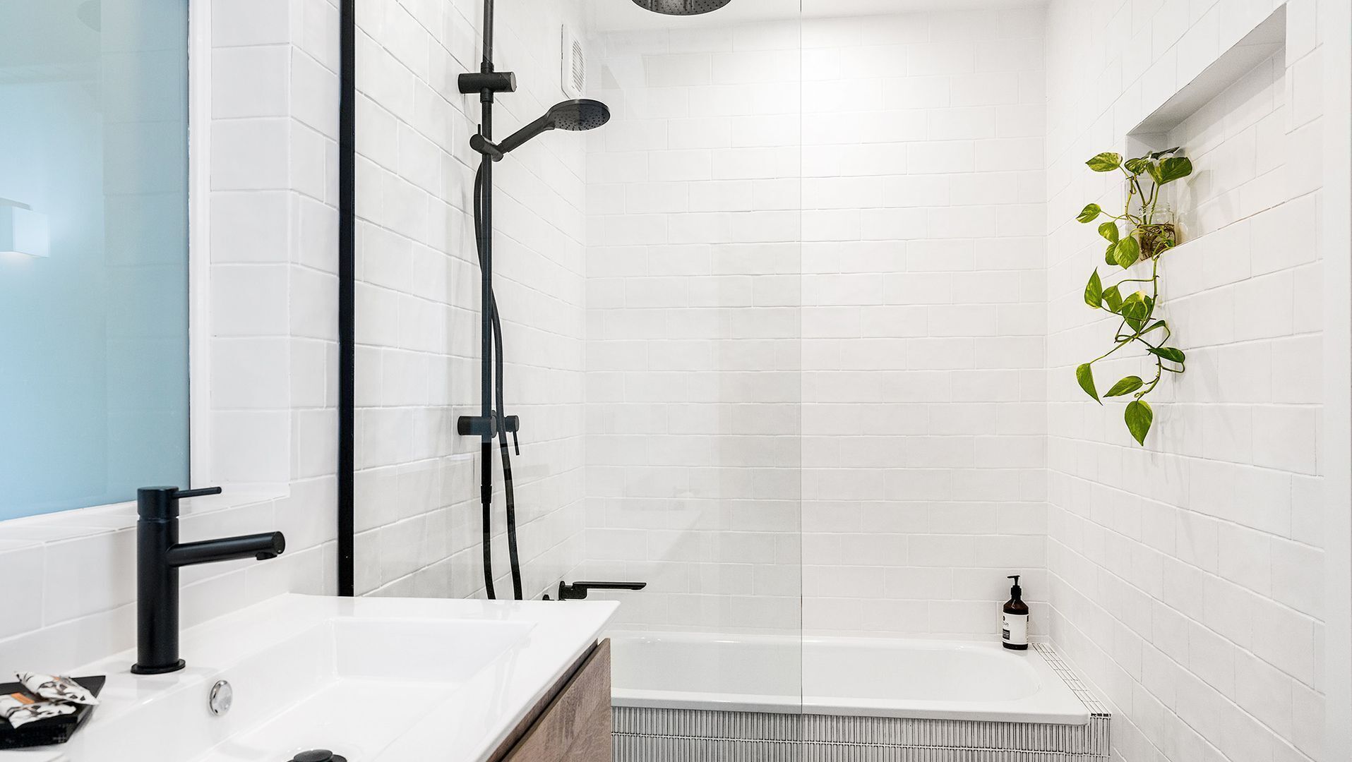 Baignoire, sèche-cheveux