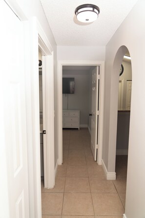 Interior - CHEERFUL 3 BEDROOM HOME (Port St. Lucie)