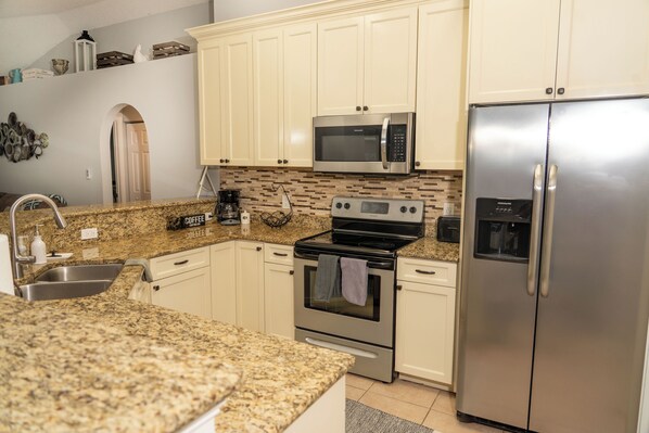 Fridge, microwave, oven, stovetop - CHEERFUL 3 BEDROOM HOME (Port St. Lucie)