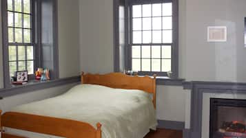 5 bedrooms, iron/ironing board, free WiFi, bed sheets