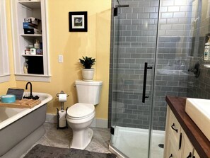 Combined shower/bathtub, hair dryer, towels, soap