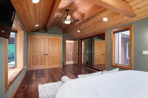 1 Schlafzimmer, Schreibtisch, Bügeleisen/Bügelbrett, Reisekinderbett