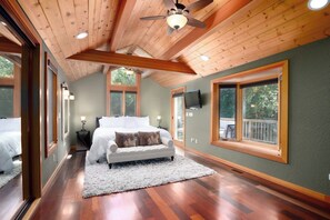 1 bedroom, desk, iron/ironing board, travel cot - Tariff Discount: Romantic Retreat w/ Spa (Forestville)