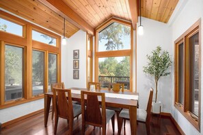 Dining - Tariff Discount: Romantic Retreat w/ Spa (Forestville)