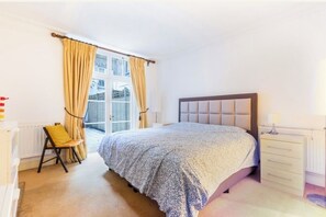 3 Schlafzimmer, Schreibtisch, Bügeleisen/Bügelbrett, WLAN