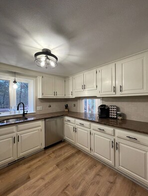 Fridge, microwave, oven, stovetop - Spacious renovated home, close to Chatham Beaches (Harwich)
