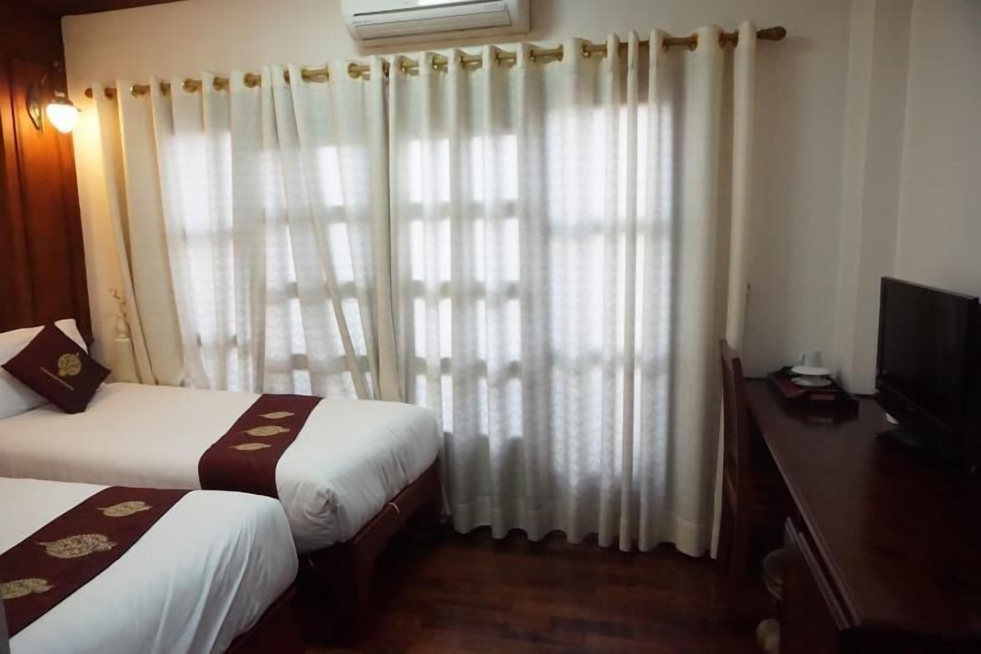 Free WiFi, bed sheets