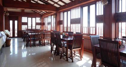 Manorom Classy Hotel