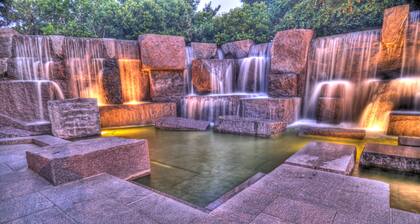 Cozy Capitol Hill Apt 1 Minute Walk To Metro w/Parking