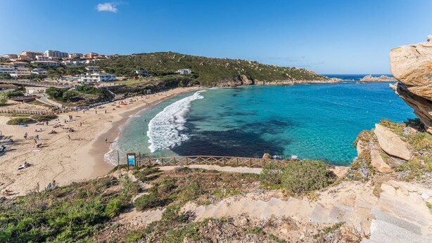 A coastal beach with clear turquoise waters, a sandy shore, and a rocky cliff. - (30/45 sq m): living room with kitchenette, double sofa bed and a single folding bed, double bedroom, bathroom and balcony.<br>Features: <br>tv, <br>ironing board and iron (on request) <br>kitchenette with induction hub, <br>oven, <br>kettle, <br>microwa (Santa Teresa di Gallura)