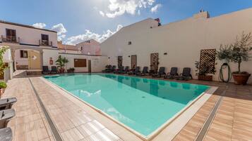 Et oppvarmet basseng