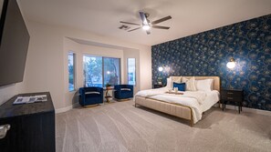 4 habitaciones, tabla de planchar con plancha, wifi y ropa de cama 