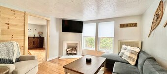 Beautifully Renovated Rustic Retreat Heart of Downtown Saranac Lake 3BR/2B
