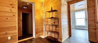 Beautifully Renovated Rustic Retreat Heart of Downtown Saranac Lake 3BR/2B