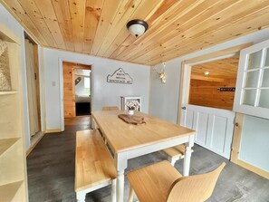 Dining - Beautifully Renovated Rustic Retreat Heart of Downtown Saranac Lake 3BR/2B (Saranac Lake)