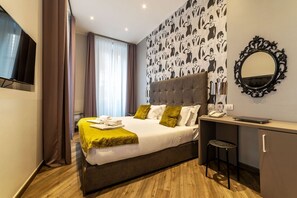 2 bedrooms, desk, iron/ironing board, WiFi