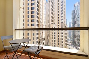 Dining - Beautiful 1 BD in JBR near the Beach (Dubai)