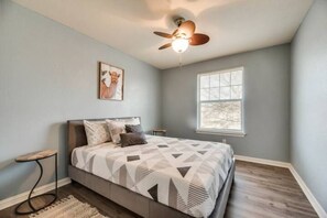 3 bedrooms, desk, iron/ironing board, free WiFi