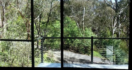 Peaceful Bush Retreat in renovated lodge