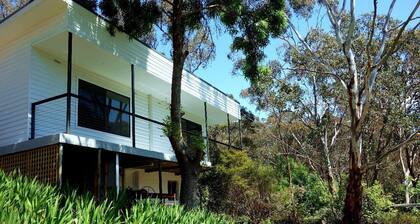 Peaceful Bush Retreat in renovated lodge