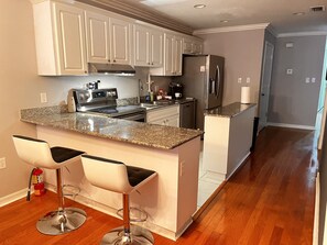 Frigorífic, microones, forn i placa de cuina 