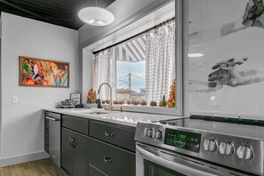 Fridge, microwave, oven, stovetop - The 418 ~ An 1866 Build with Modern Comforts (Fort Wayne)