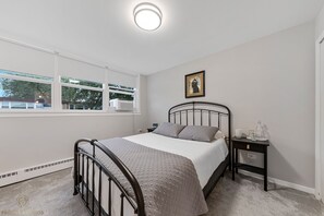 4 bedrooms, desk, iron/ironing board, travel crib