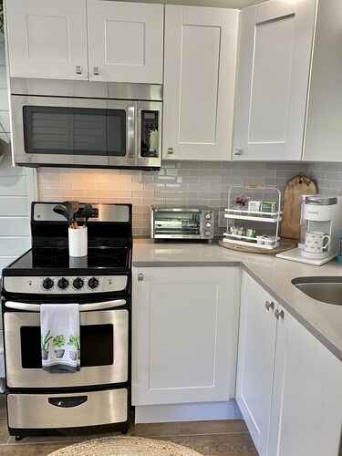 Lovely Garden Studio Cottage - Walk to Las Olas Blvd - 10 min drive to the Beach