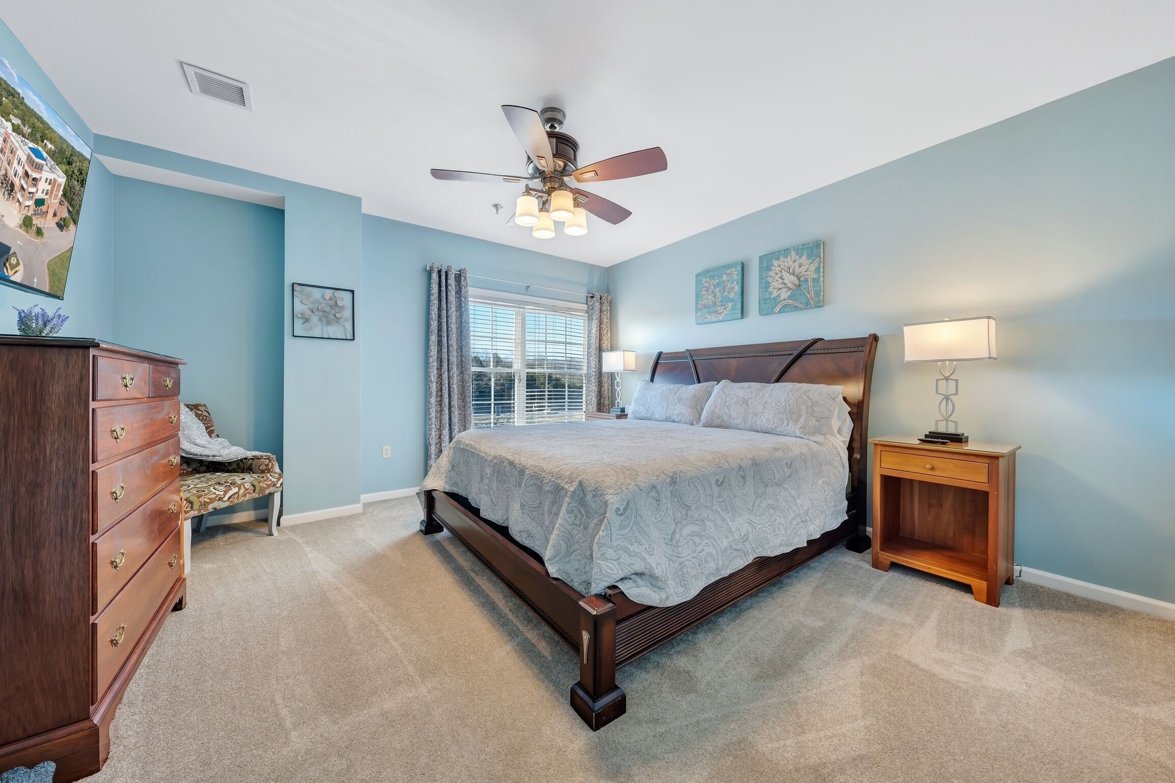 Lovely 1 king bedroom dwnt moneta on-site restaurant