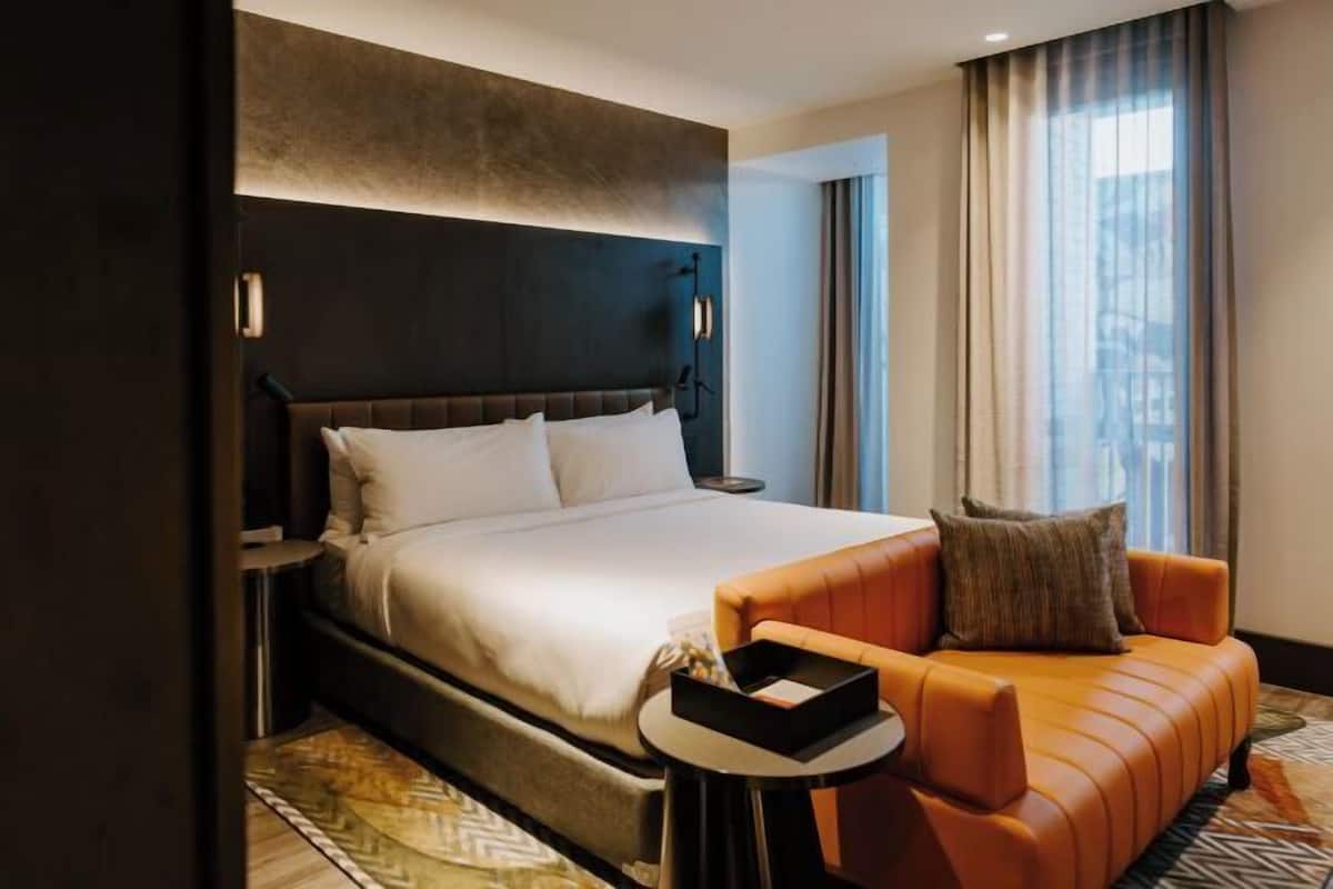 Hypo-allergenic bedding, in-room safe, desk, laptop workspace