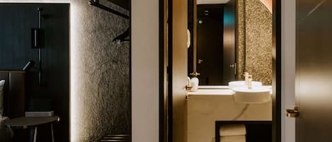 Regadera, amenidades de baño ecológicas, secadora de cabello, batas