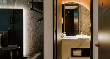 The Motley Hotel Richmond, Tapestry Collection by Hilton