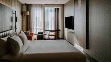 Hypo-allergenic bedding, in-room safe, desk, laptop workspace