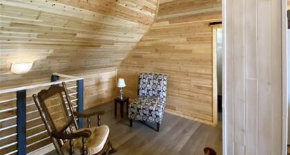 The Blue Nest - Spacious and quaint country home w/Sauna!