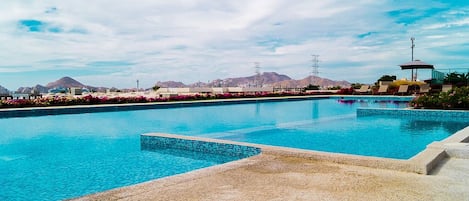 Outdoor pool, a heated pool