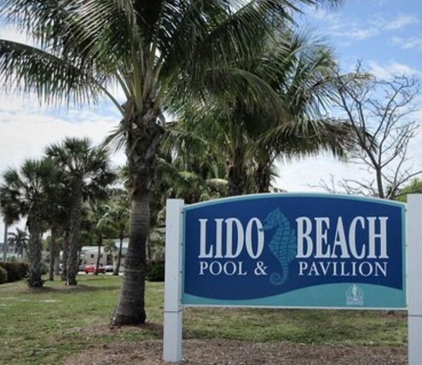 Skilt for Lido Beach Pool & Pavilion.