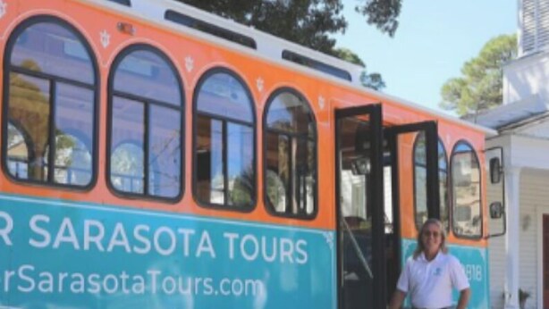 A tour bus with the text "SARASOTA TOURS" and a website address. - Downtown Sarasota Florida Vacation Rental 3BR/1.5BA House, Near Beaches, Unit 1 (Sarasota)