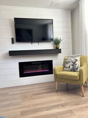 Interior - Cozy 2 bedroom Suite Close to Spruce Meadows (Calgary)