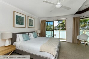 3 bedrooms, iron/ironing board, free WiFi, bed sheets - Beachfront Townhouse on Main Beach Byron Central (Byron Bay)