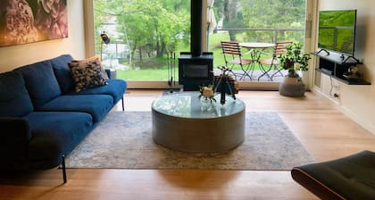 Daylesford Lake Villa 1 ...lake frontage and pet friendly