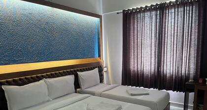 B SIX HOTEL AND LODGE