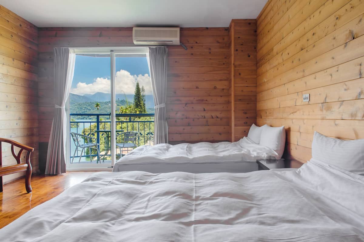 Habitación cuÔdruple, vista a la montaña | Wifi gratis y ropa de cama