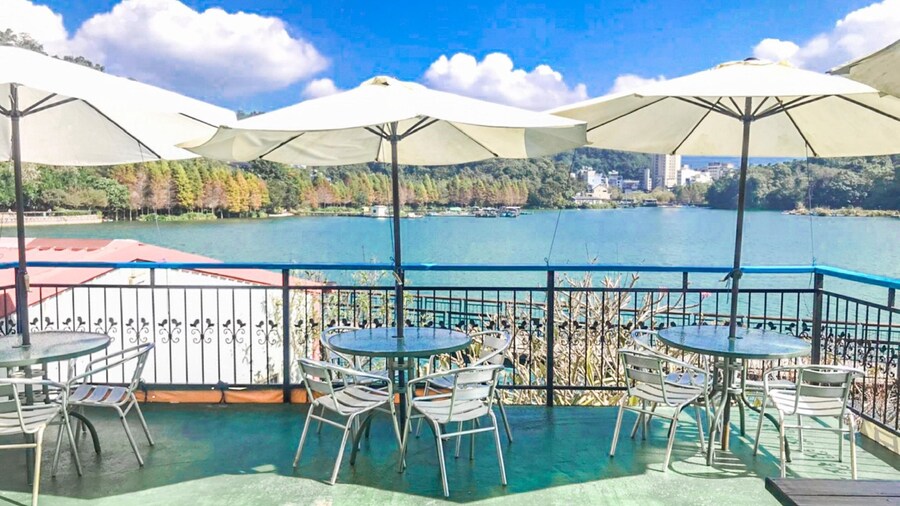 Bishui Shanju Lakeside B&B