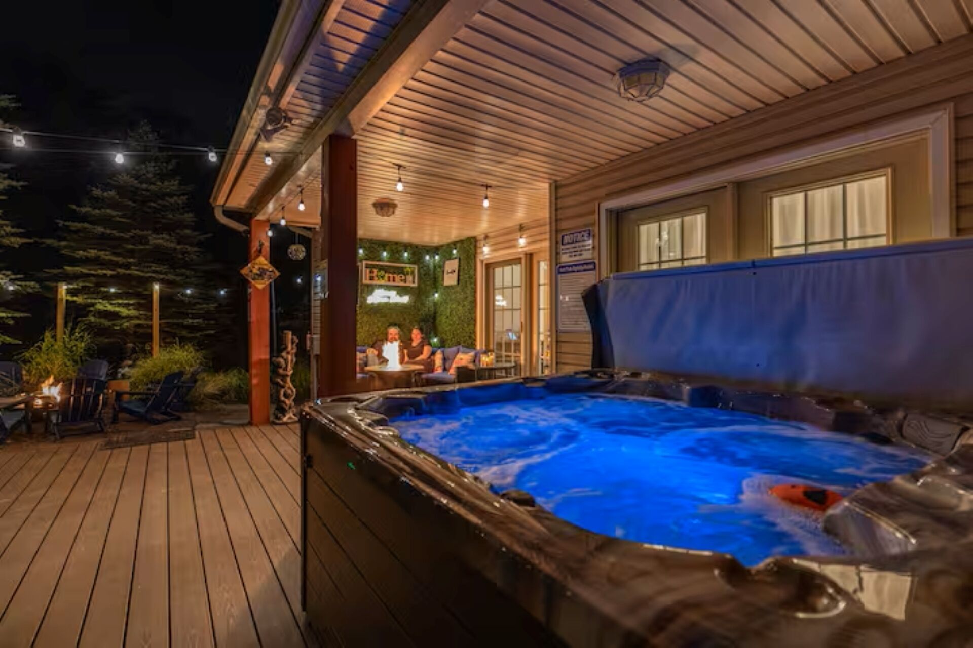 Evenings made magical 🌙 From the glowing hot tub to the crackling fire pit and string lights above, every corner invites you to relax, laugh, and make unforgettable memories.
