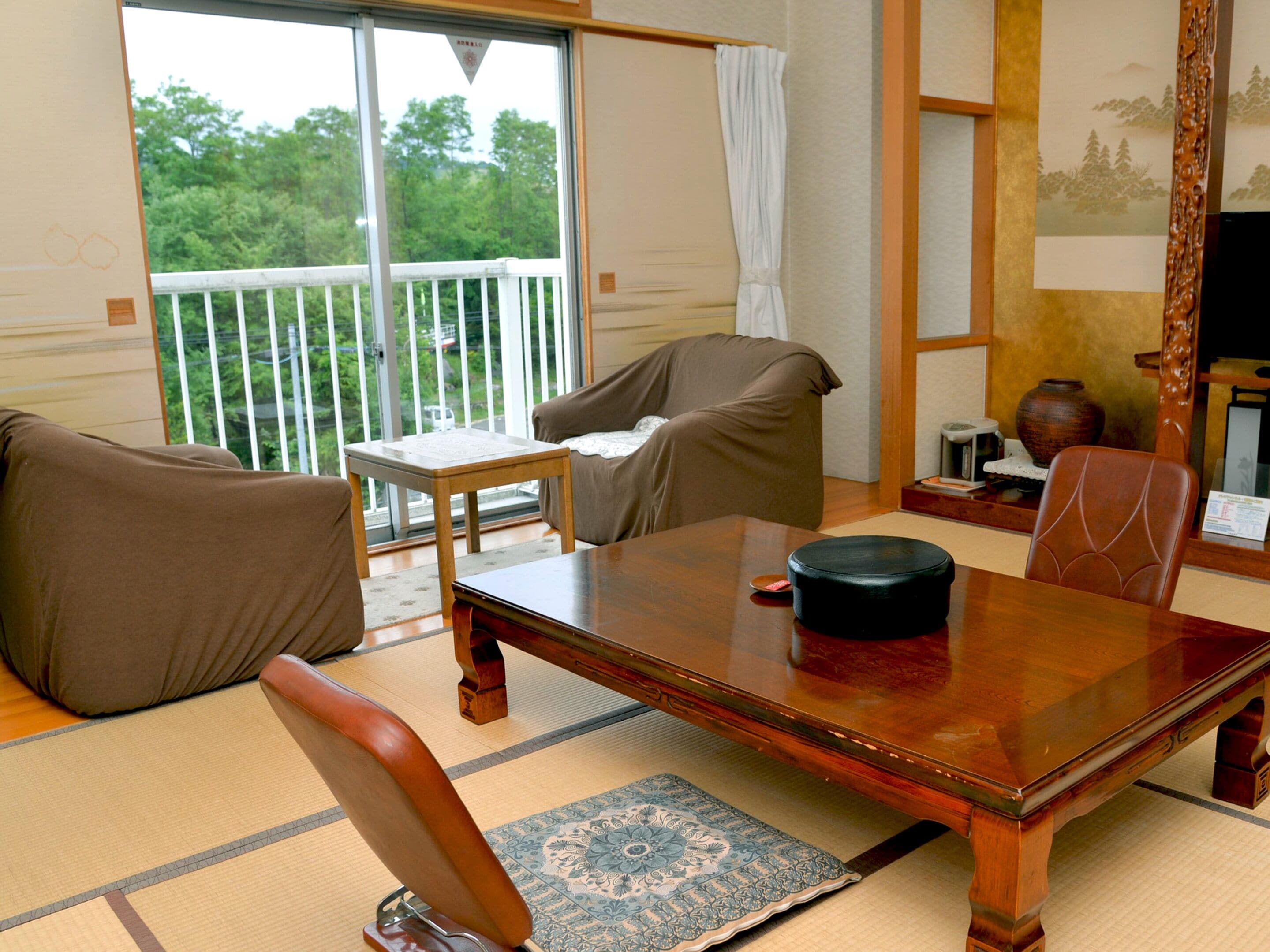 In-room safe, free WiFi, bed sheets