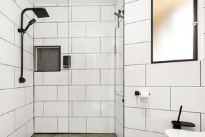 Douche, sèche-cheveux