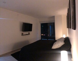 3 chambres, fer et planche à repasser, Wi-Fi, draps fournis